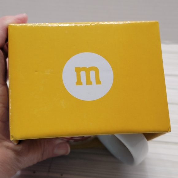 M & M's Mars 2019 Letter P Ceramic 12oz Coffee Mug New Yellow - Picture 11 of 12